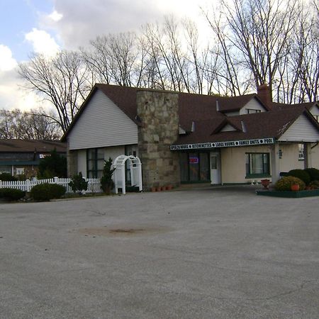 The Gables Inn Sarnia Exterior photo