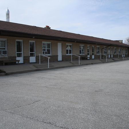 The Gables Inn Sarnia Exterior photo