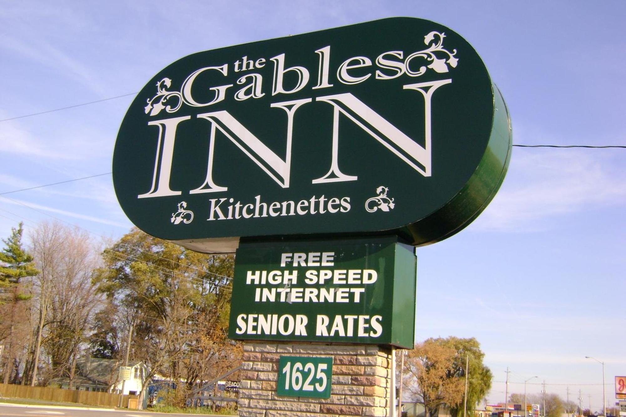 The Gables Inn Sarnia Exterior photo