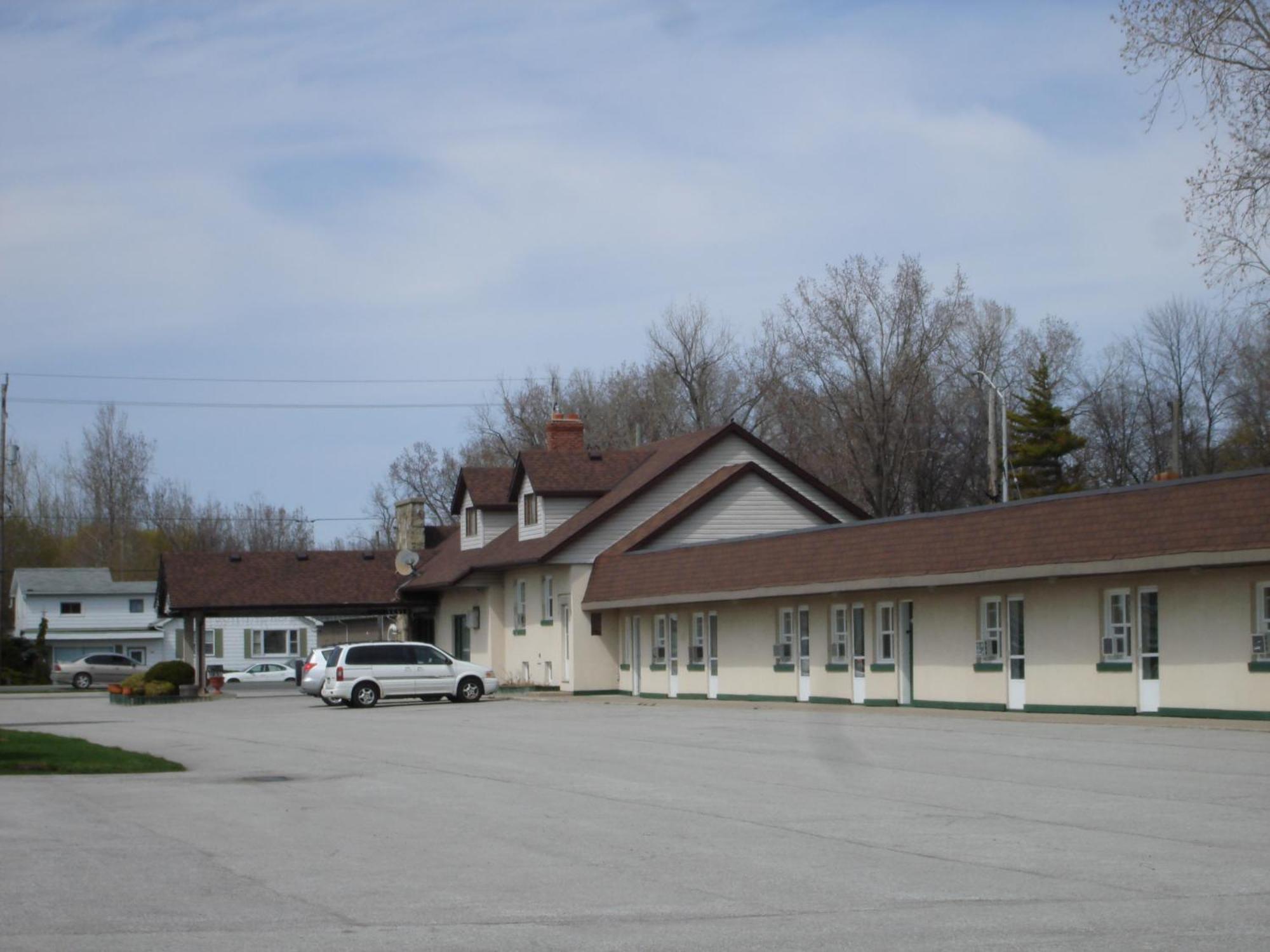 The Gables Inn Sarnia Exterior photo